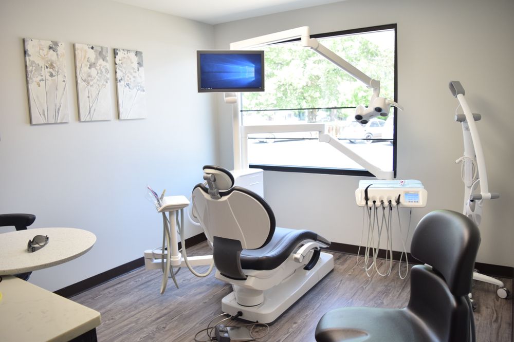 Summit Family & Cosmetic Dentistry dental room